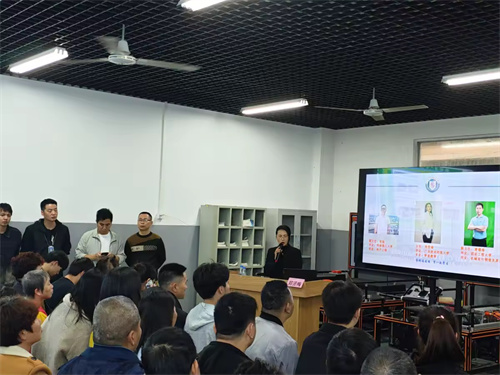 攜手同行 共繪成長藍(lán)圖｜智能制造系家長開放日